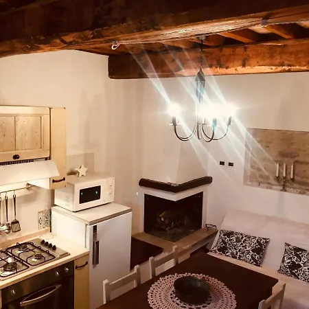 Accogliente Casa In Pietra Con Caminetto شقة